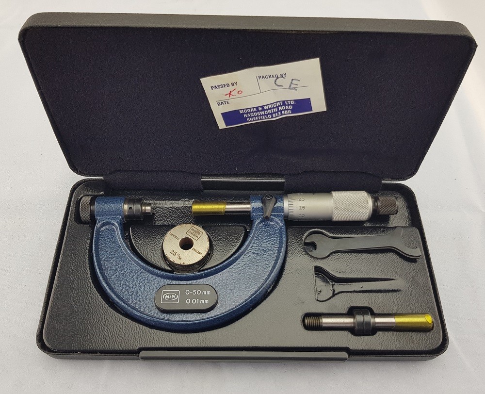 MOORE AND WRIGHT MADE IN ENGLAND MICROMETER 0-50MM SUPPLIED IN BOX PART REF 940M